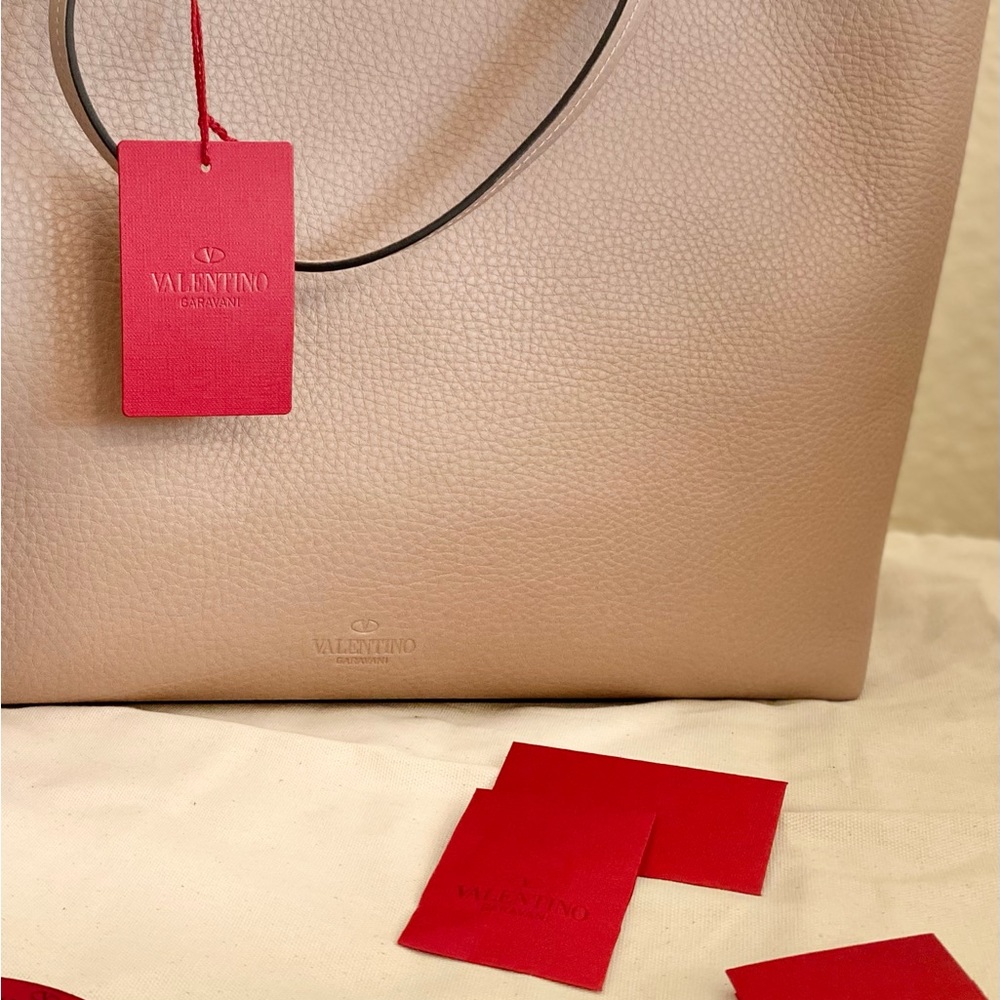 Valentino Garavani Rockstud Shopper. *Brand New* - Picture 3 of 16